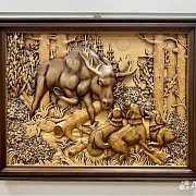 Резная картина «Гон на лося» 60×46 см — фотография 1