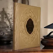 Чудотворные иконы — книга в кожаном переплёте — фотография 1