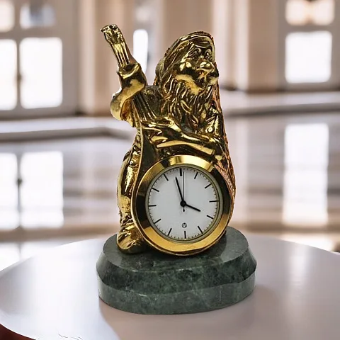 Настольные часы с бронзовым гномом-музыкантом
