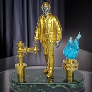 Бронзовая композиция «Сотрудник газовой промышленности» — фотография 1