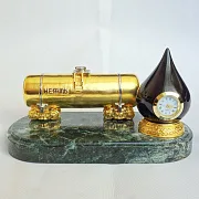 Часы «Капля нефти и цистерна» с бронзой и змеевиком — фотография 2