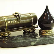 Бронзовая фигурка «Цистерна с нефтью» — фотография 2