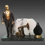 Бронзовый сувенир «Работник нефтяной промышленности 3» — фотография 2